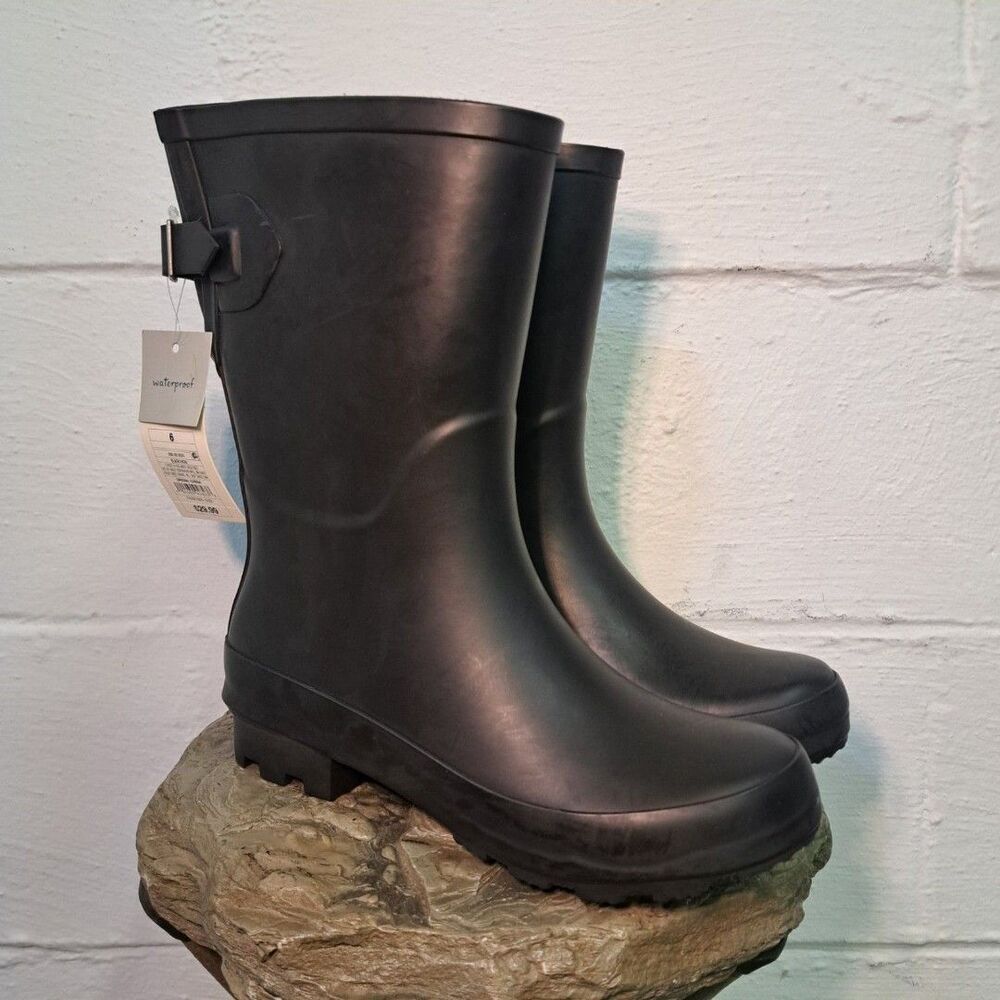 A New Day Vicki Mid Rise Rain Boots Black Rubber Waterproof Matte Buckle Size 6